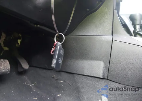 2015 Toyota Corolla S Plus z USA, uszkodzony, nr VIN 5YFBURHE8FP186399